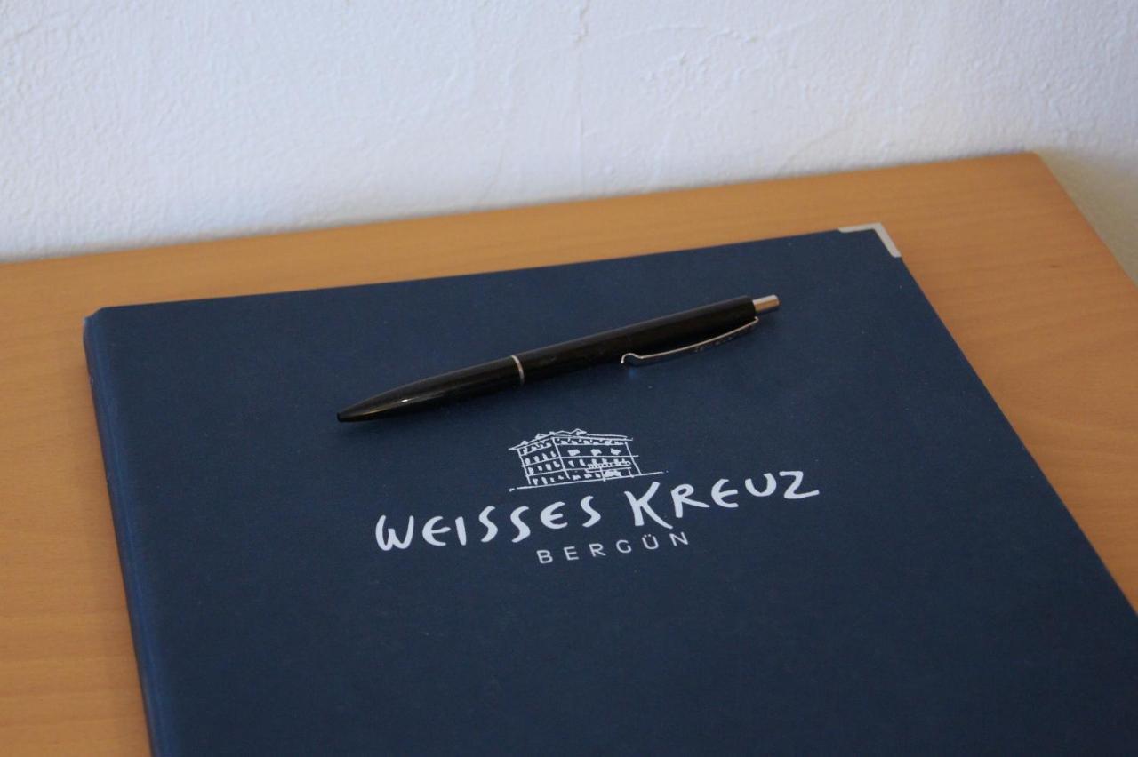 Hotel Weisses Kreuz Bergün الغرفة الصورة